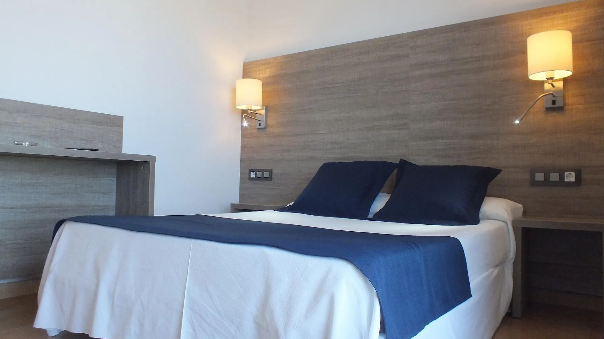 Hotel Risech Roses